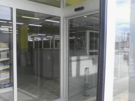 Porta automatica Ditec per l'MD di Bazzano L'Aquila