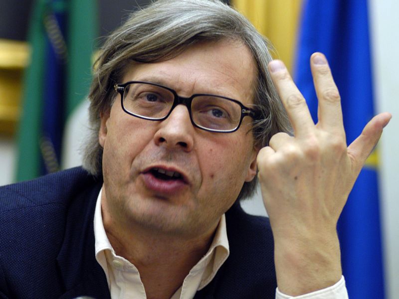 Vittorio Sgarbi presenta il nuovo libro a Torre del Greco Napoli